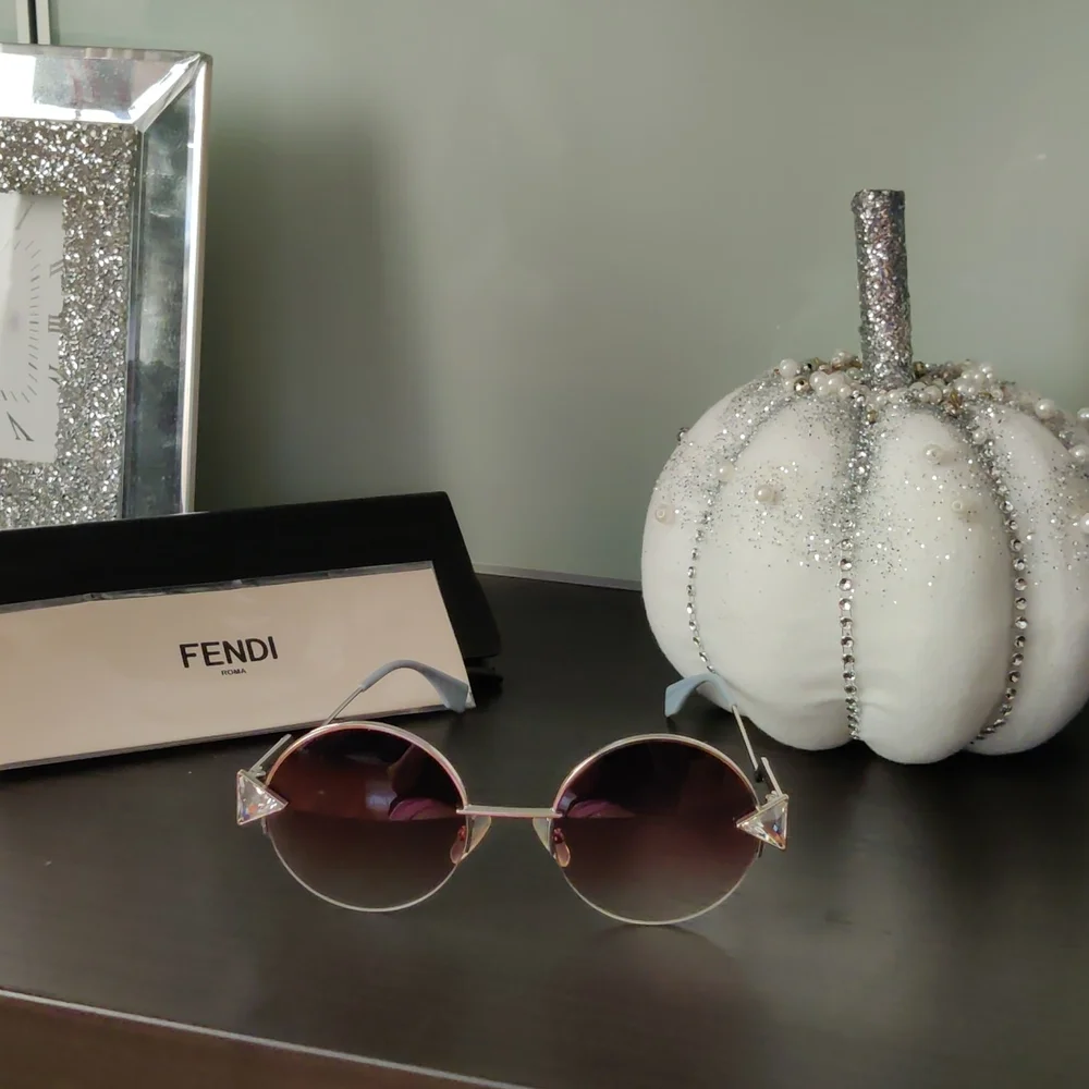 Gorgeous Authentic FENDI women sunglasses with crystals on the side - Picture 6 of 14
